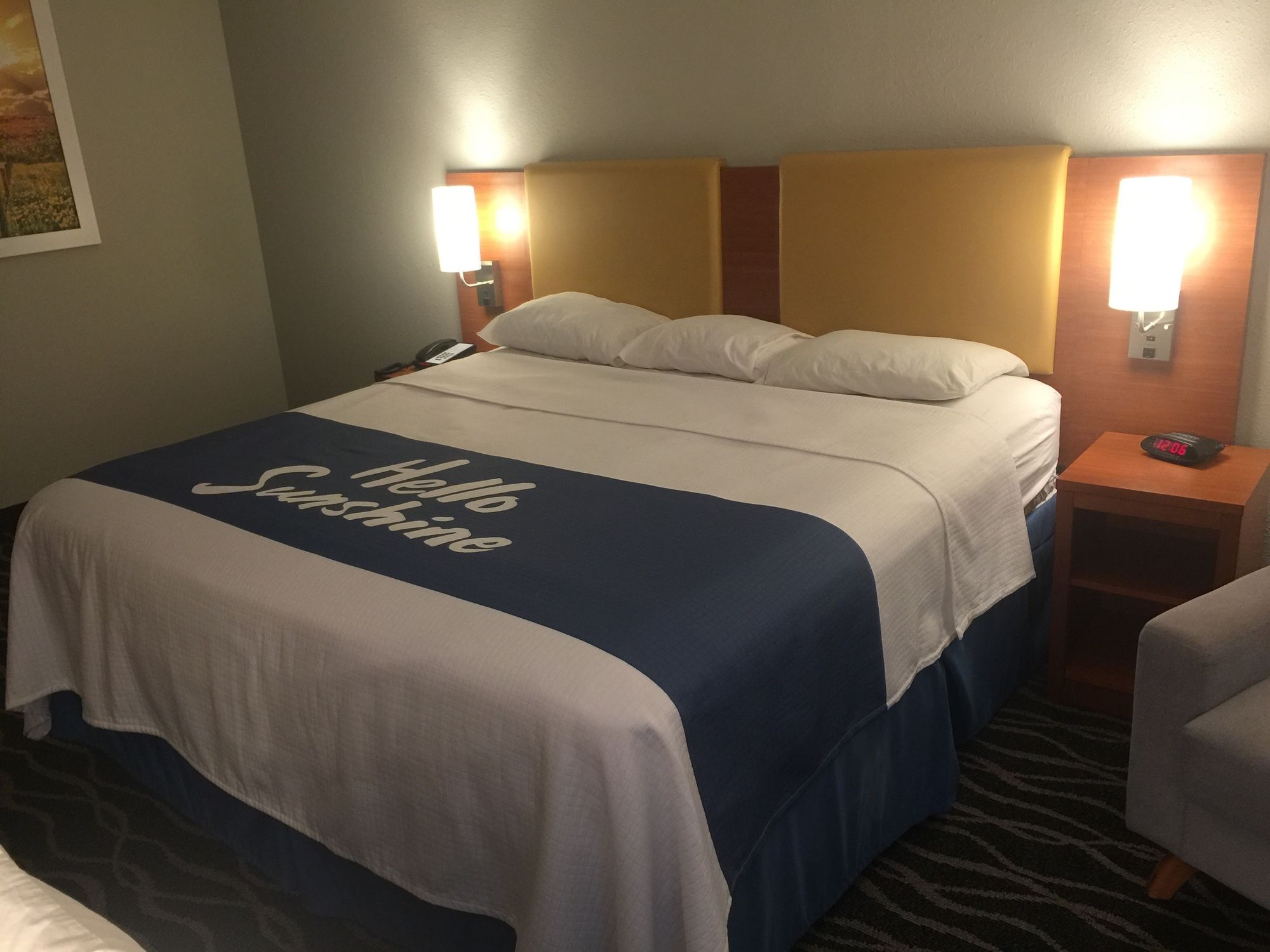 Days Inn & Suites by Wyndham Cincinnati North