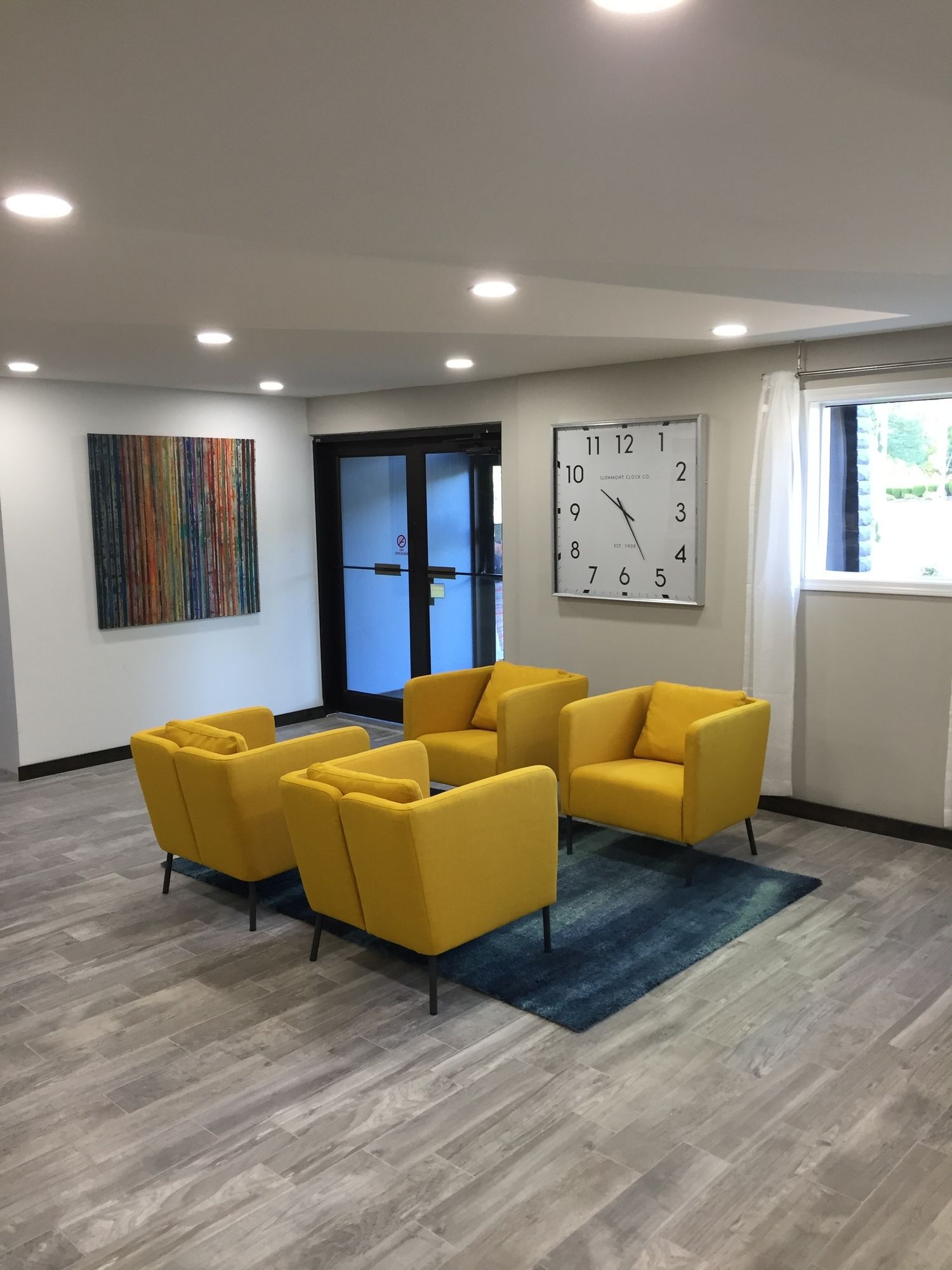 Days Inn & Suites by Wyndham Cincinnati North