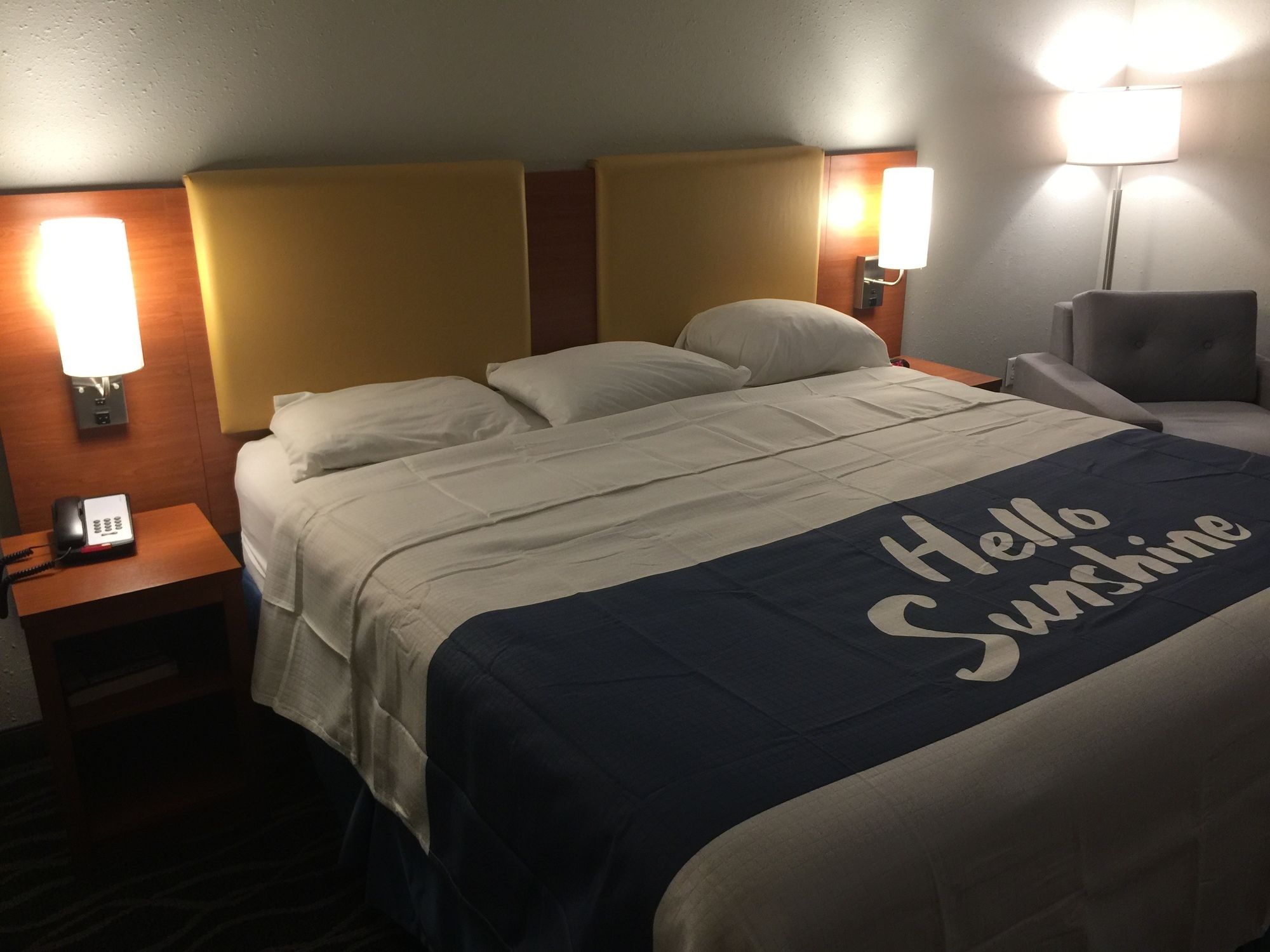 Days Inn & Suites by Wyndham Cincinnati North