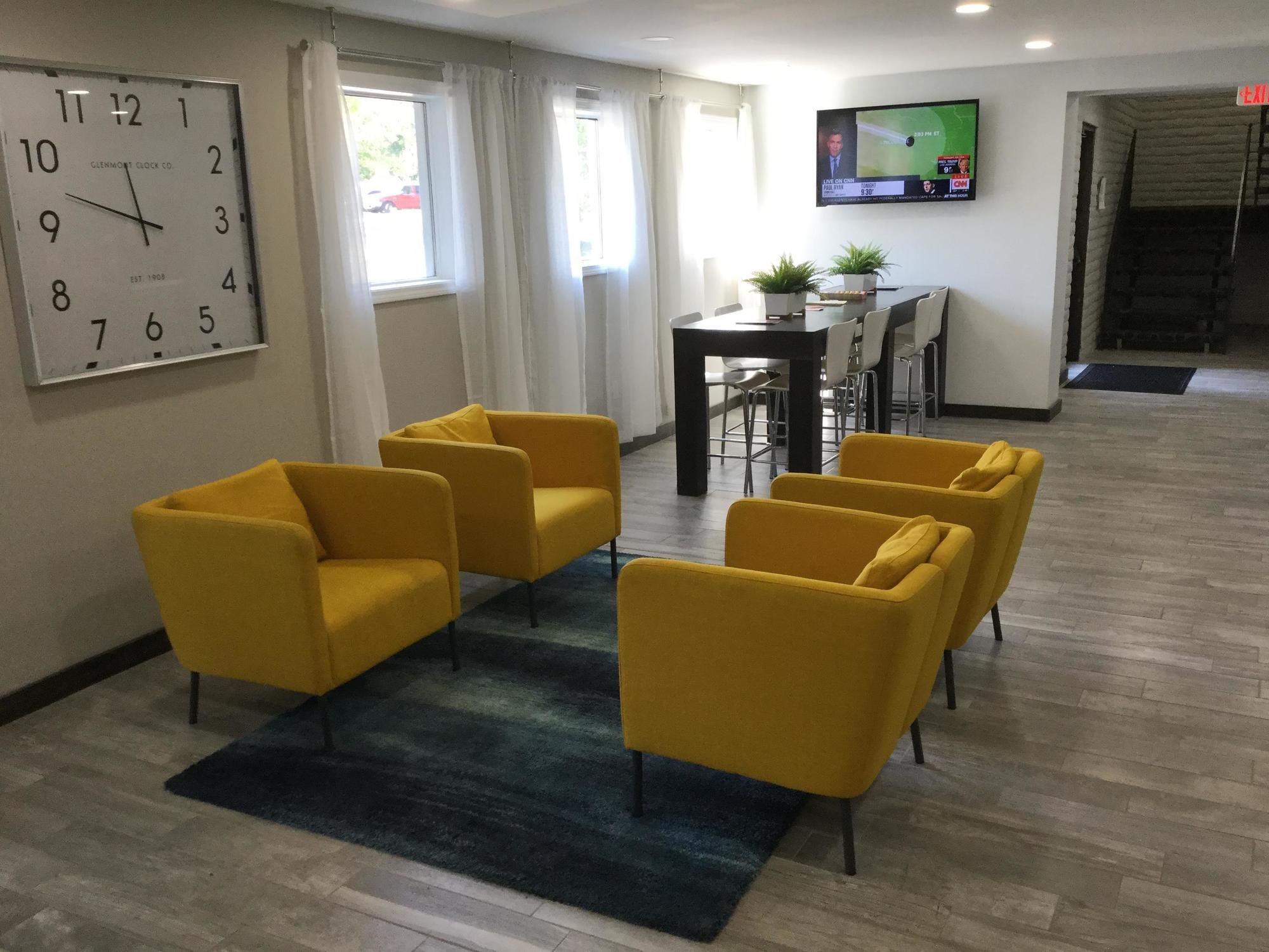 Days Inn & Suites by Wyndham Cincinnati North