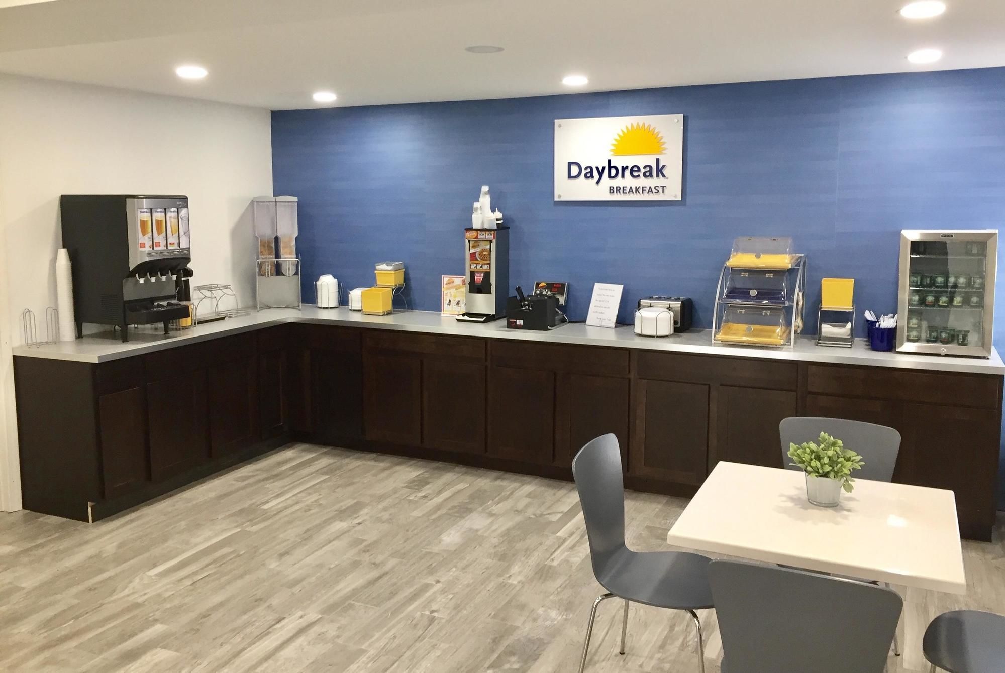 Days Inn & Suites by Wyndham Cincinnati North