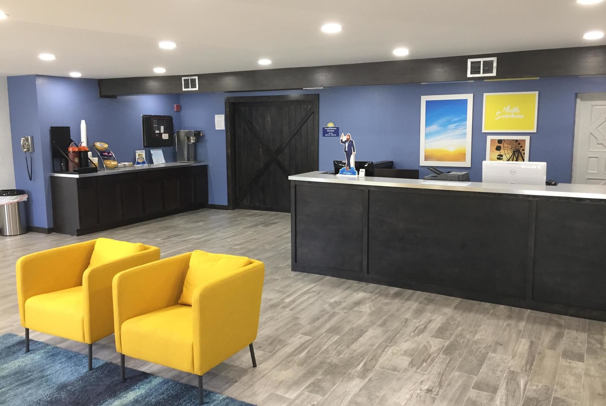 Days Inn & Suites by Wyndham Cincinnati North