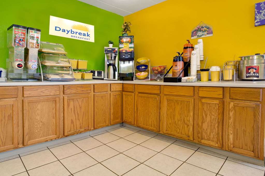 Days Inn by Wyndham Cincinnati East