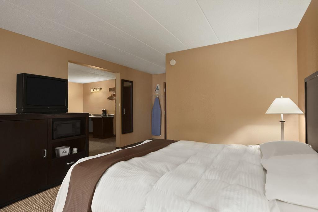 Days Inn by Wyndham Cincinnati East