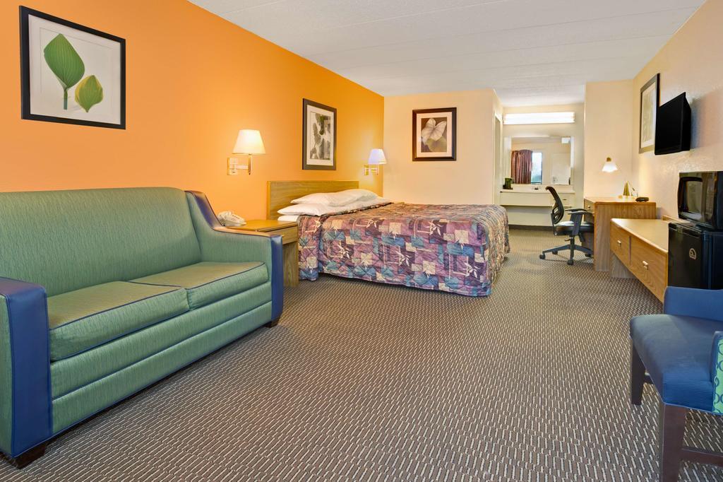 Days Inn by Wyndham Cincinnati East