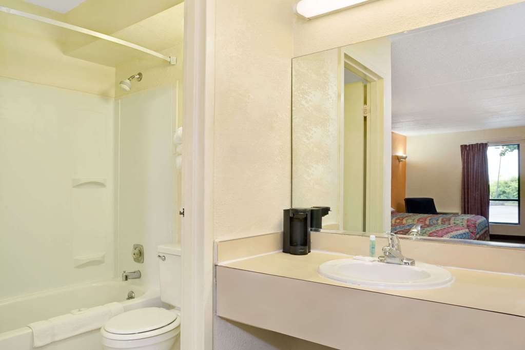 Days Inn by Wyndham Cincinnati East