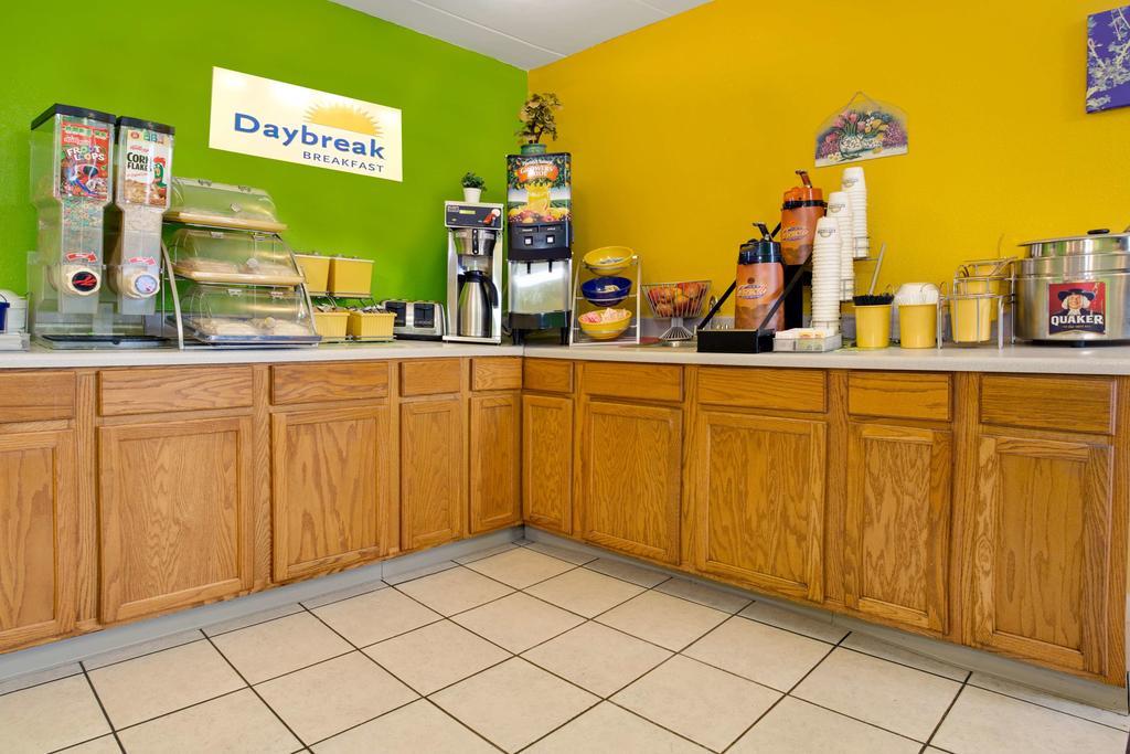 Days Inn by Wyndham Cincinnati East