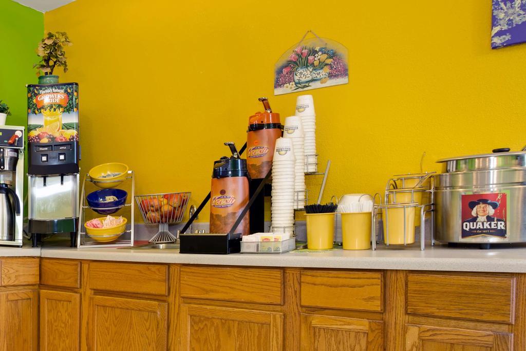 Days Inn by Wyndham Cincinnati East