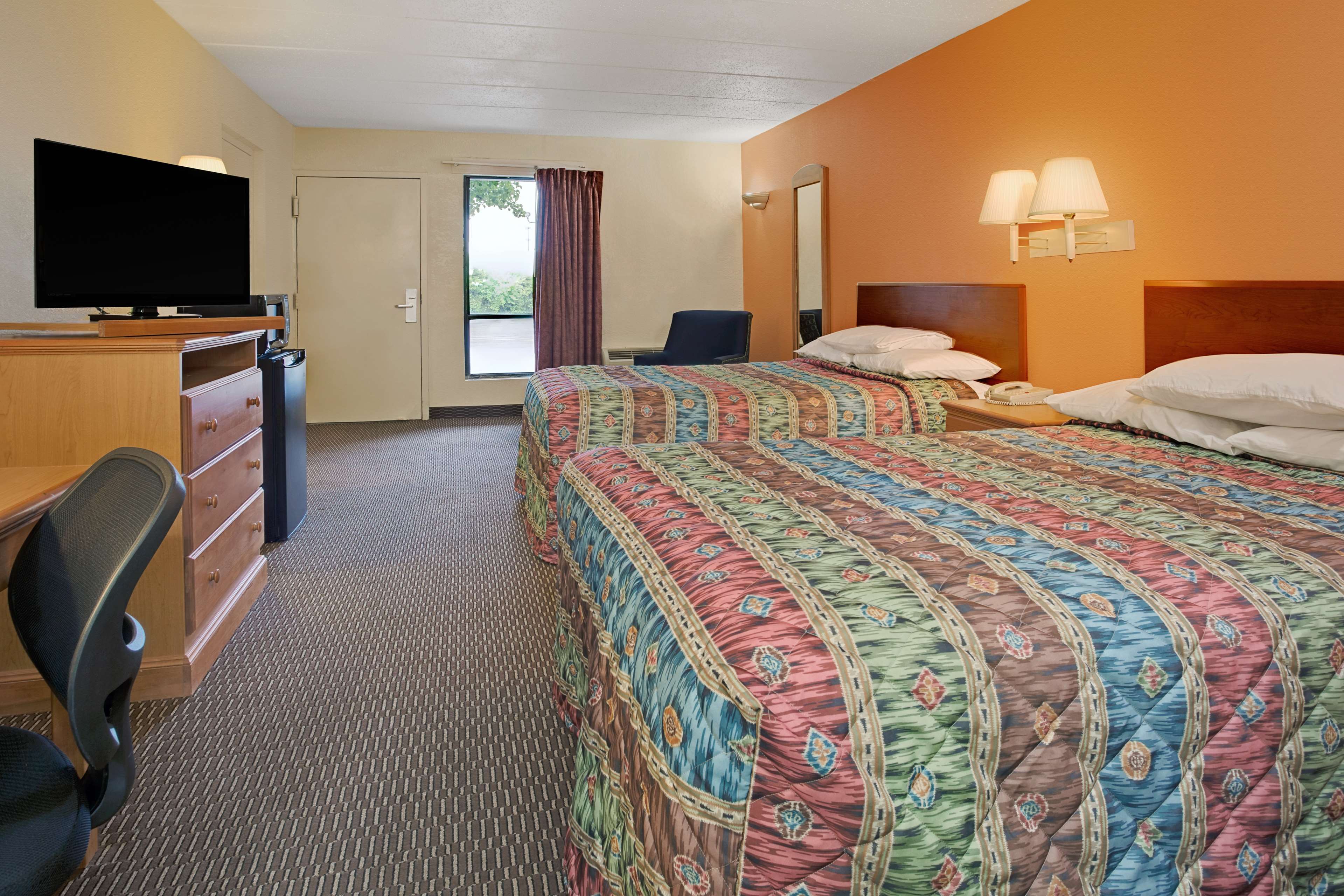 Days Inn by Wyndham Cincinnati East