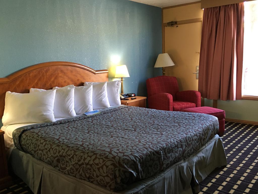 Days Inn by Wyndham Sharonville
