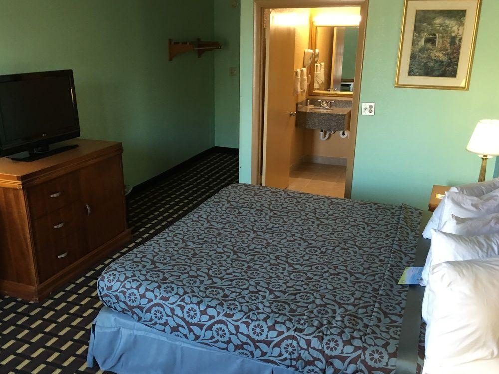 Days Inn by Wyndham Sharonville