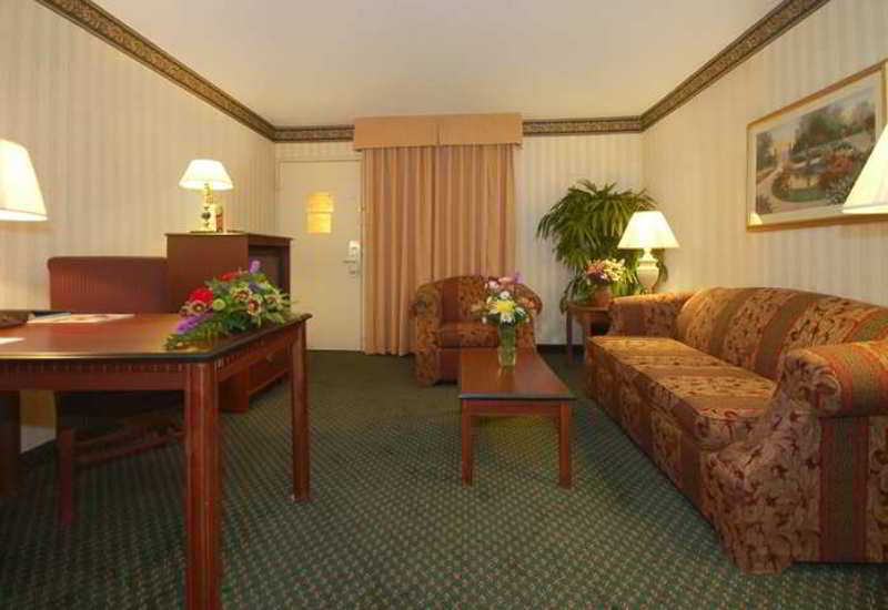 Embassy Suites by Hilton Cincinnati Northeast Blue Ash