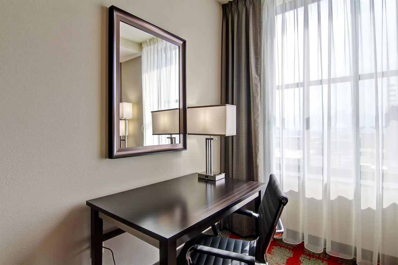 Hampton Inn and Suites Cincinnati-Downtown