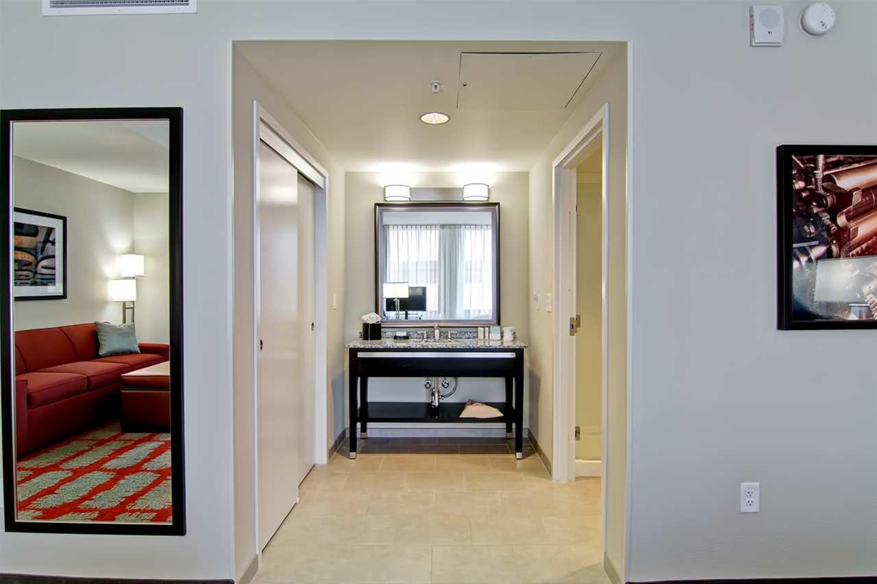 Hampton Inn and Suites Cincinnati-Downtown