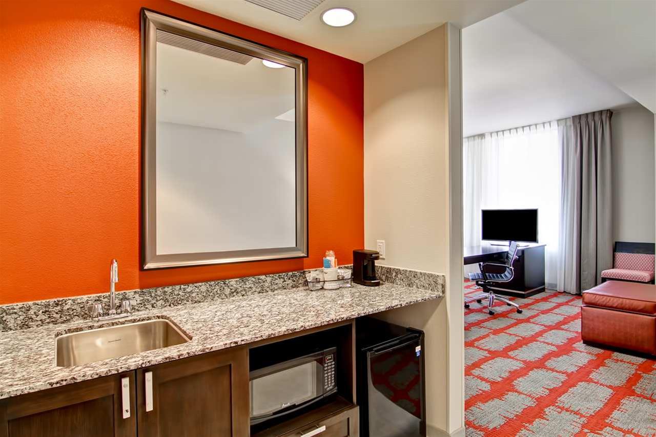 Hampton Inn and Suites Cincinnati-Downtown
