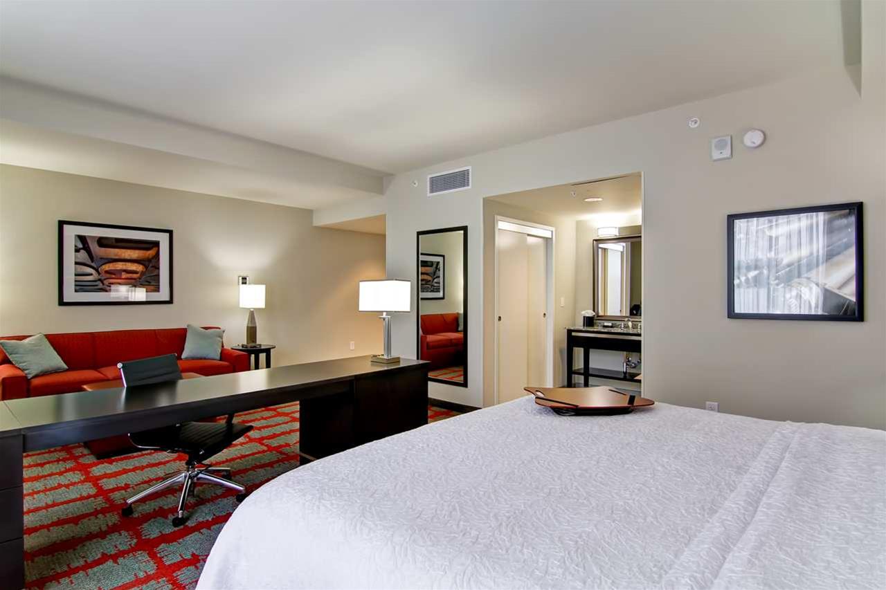 Hampton Inn and Suites Cincinnati-Downtown