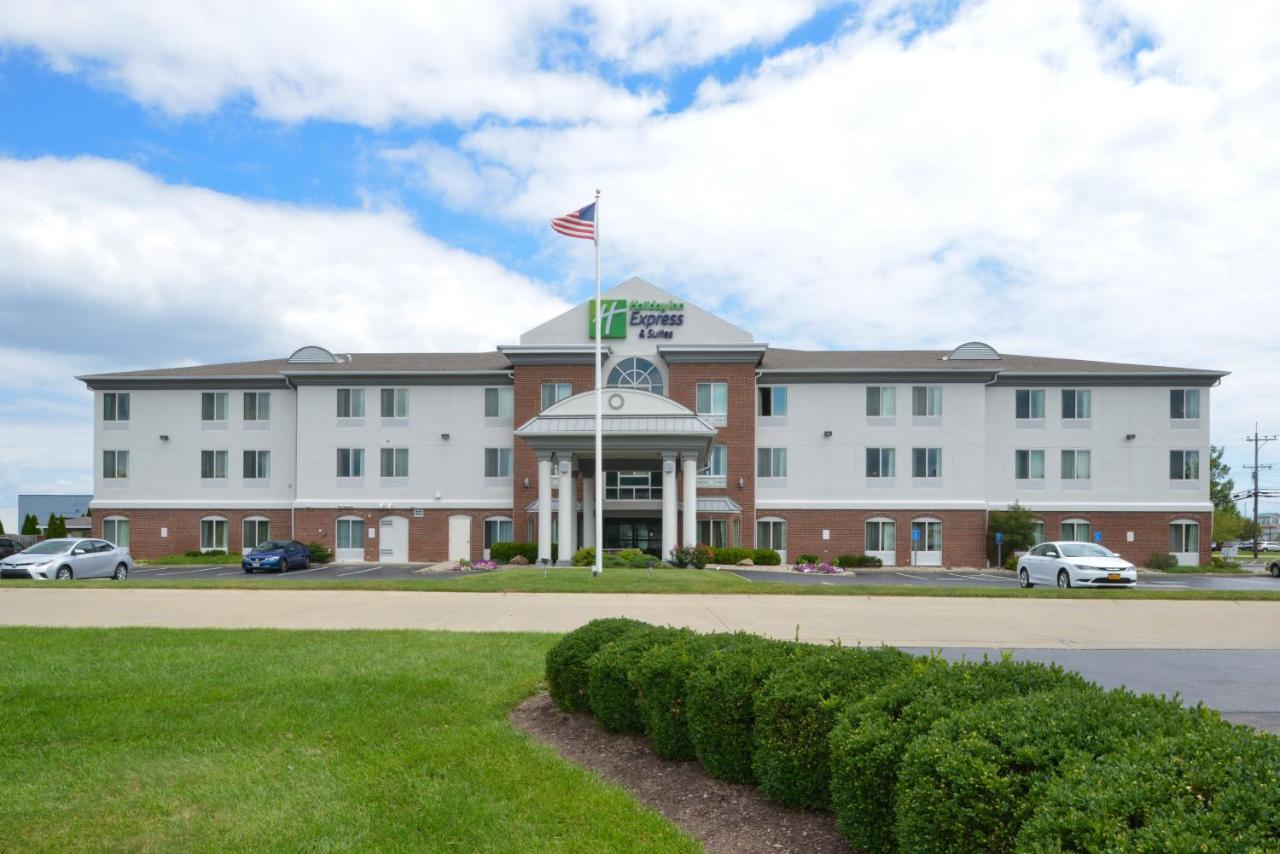 Holiday Inn Express & Suites Cincinnati - Blue Ash