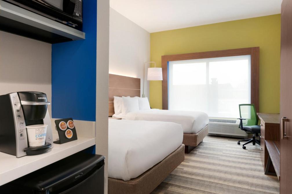 Holiday Inn Express & Suites Cincinnati NE Red Bank Road