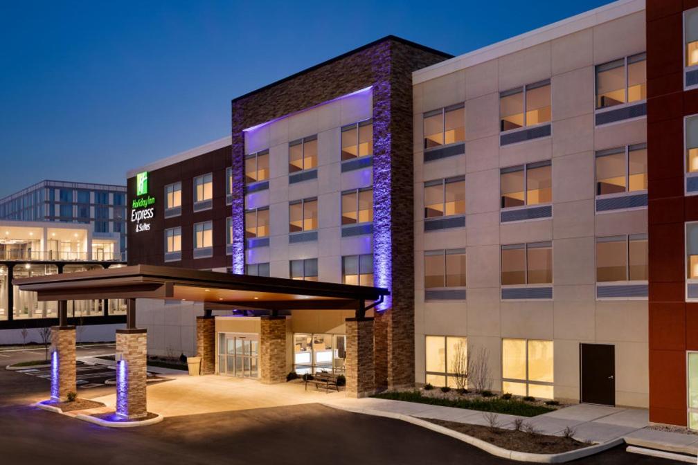 Holiday Inn Express & Suites Cincinnati NE Red Bank Road