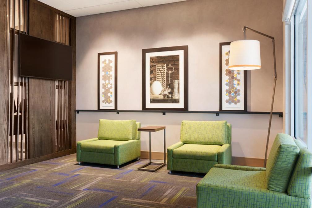 Holiday Inn Express & Suites Cincinnati NE Red Bank Road