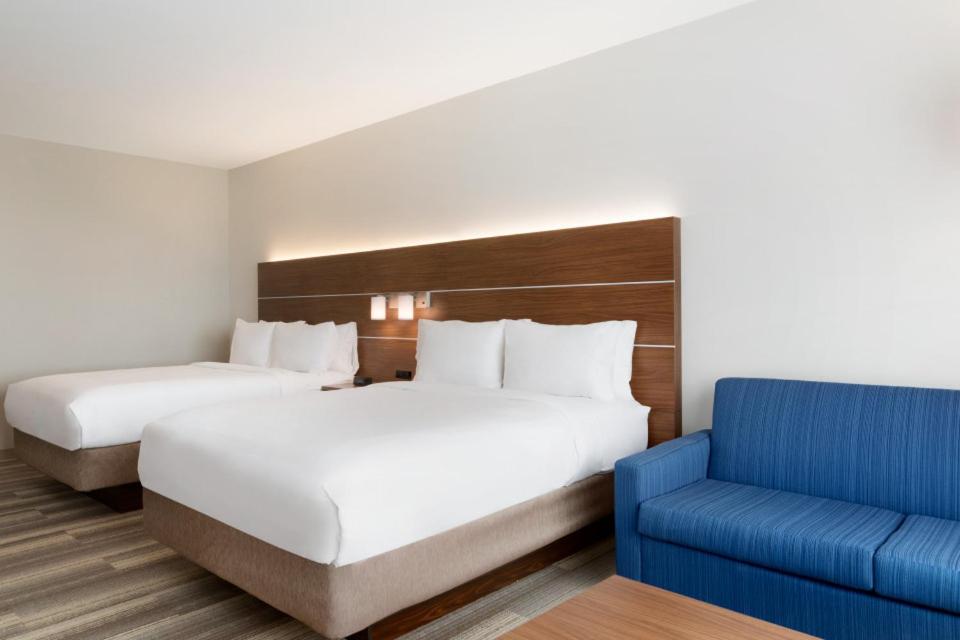 Holiday Inn Express & Suites Cincinnati NE Red Bank Road