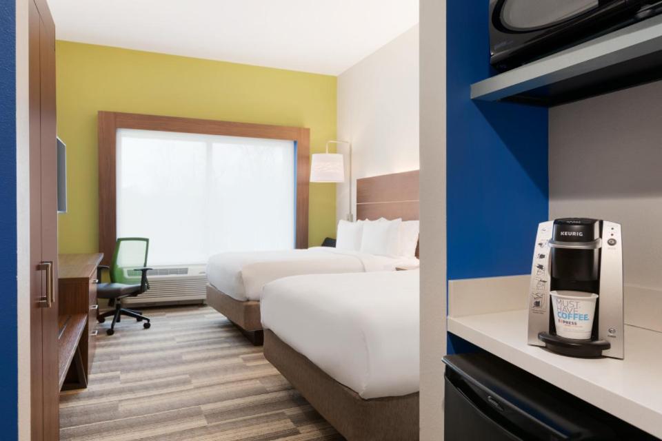 Holiday Inn Express & Suites Cincinnati NE Red Bank Road