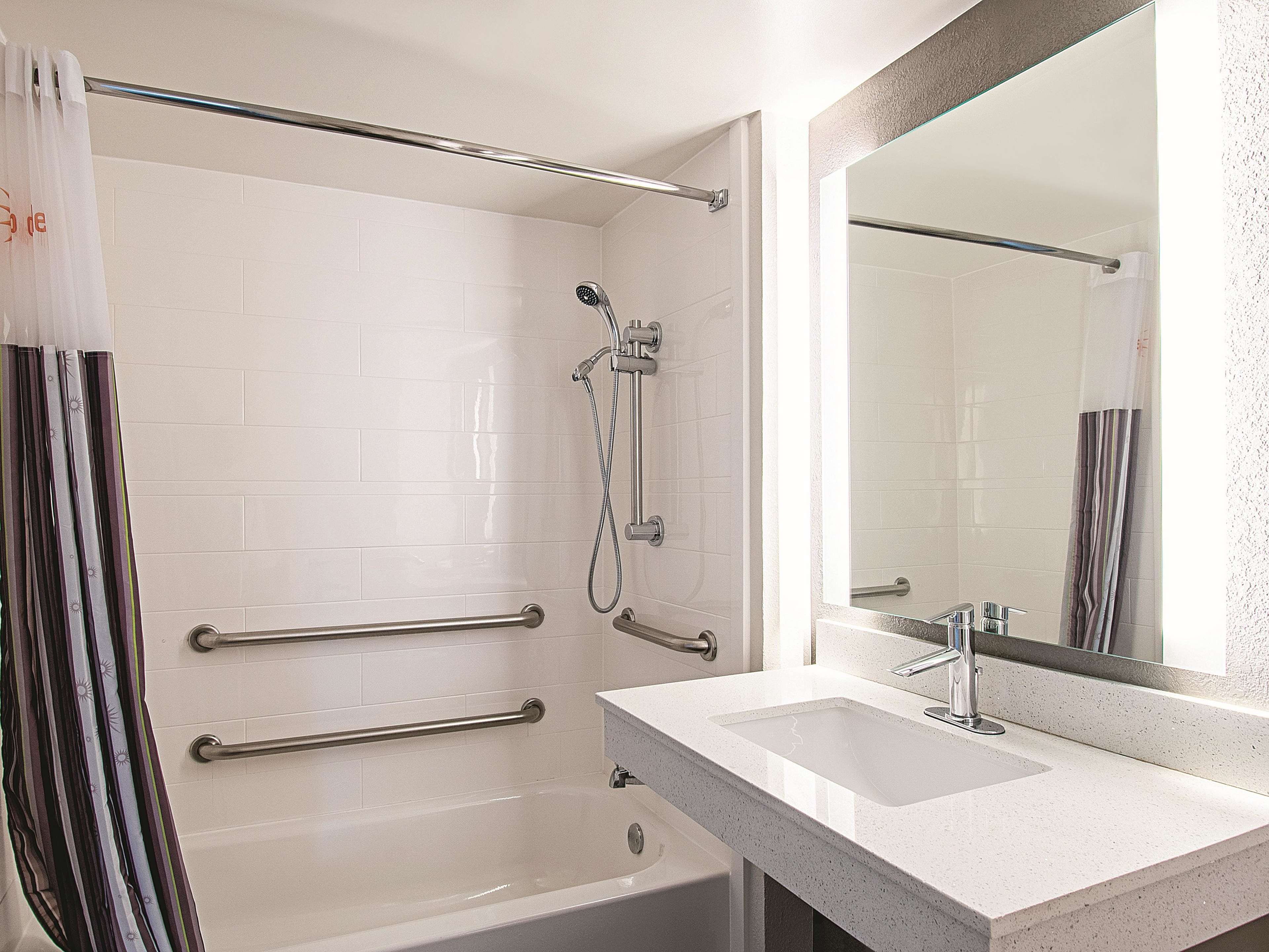 La Quinta Inn & Suites by Wyndham Cincinnati Sharonville