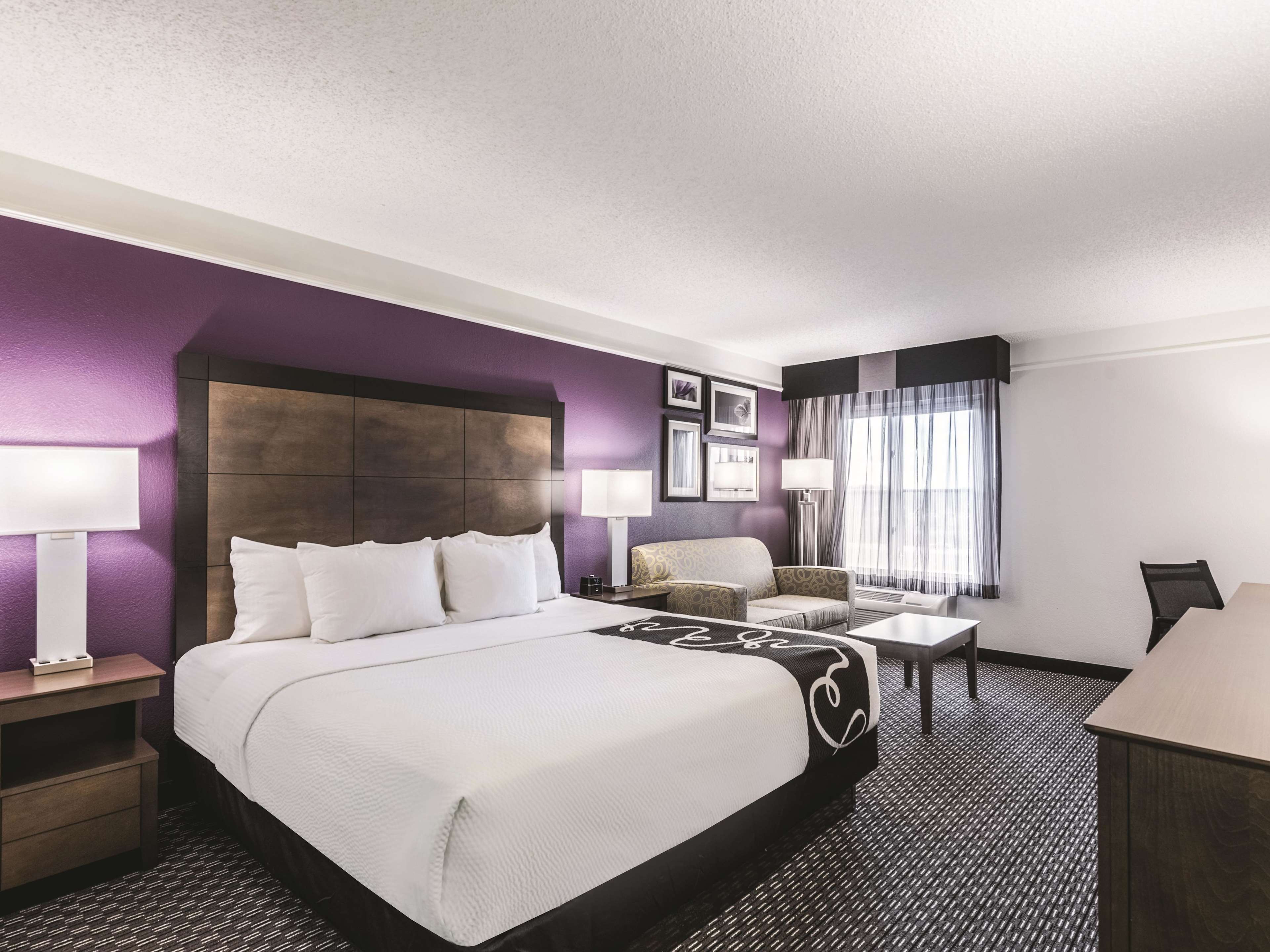 La Quinta Inn & Suites by Wyndham Cincinnati Sharonville