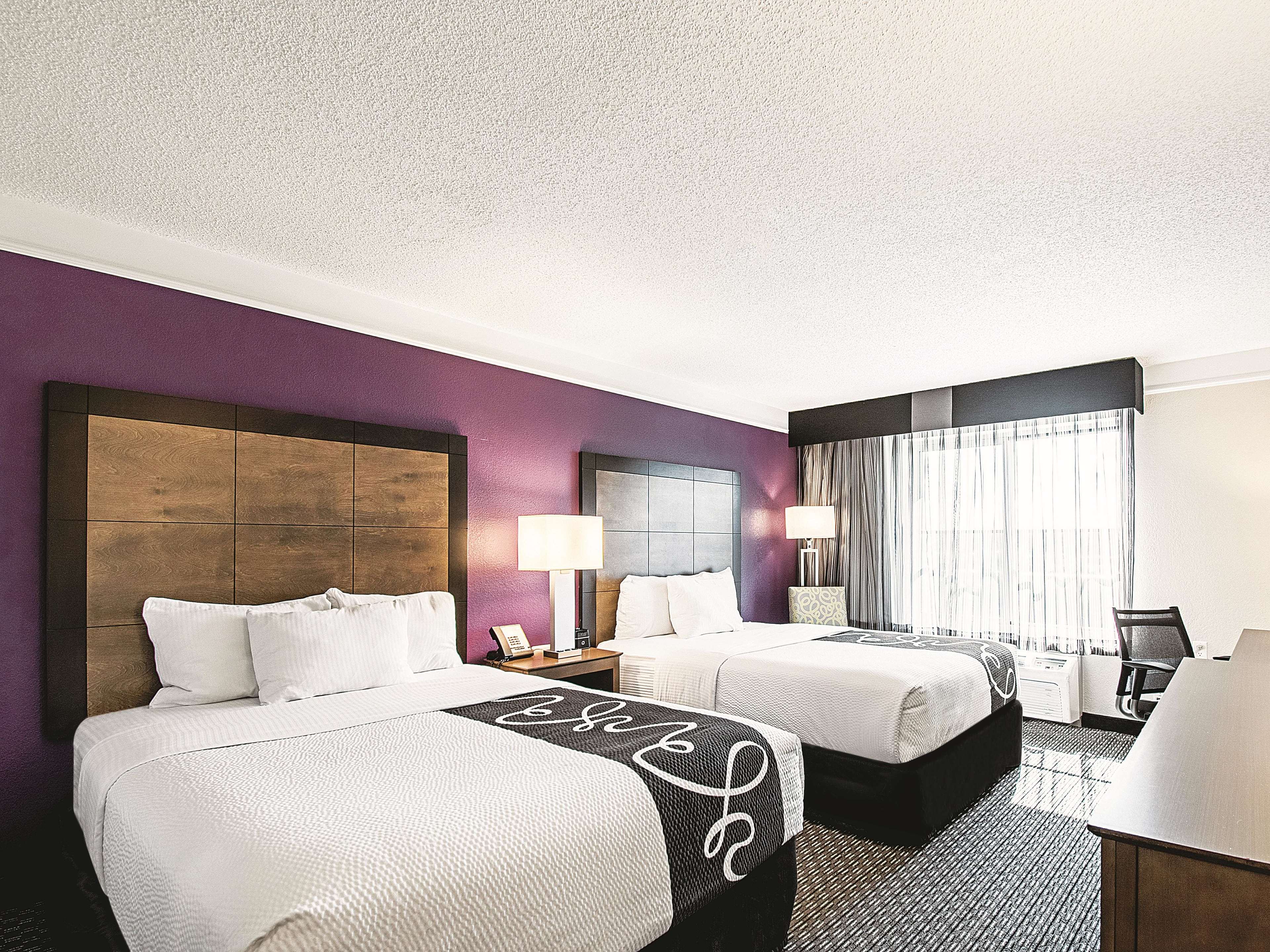 La Quinta Inn & Suites by Wyndham Cincinnati Sharonville