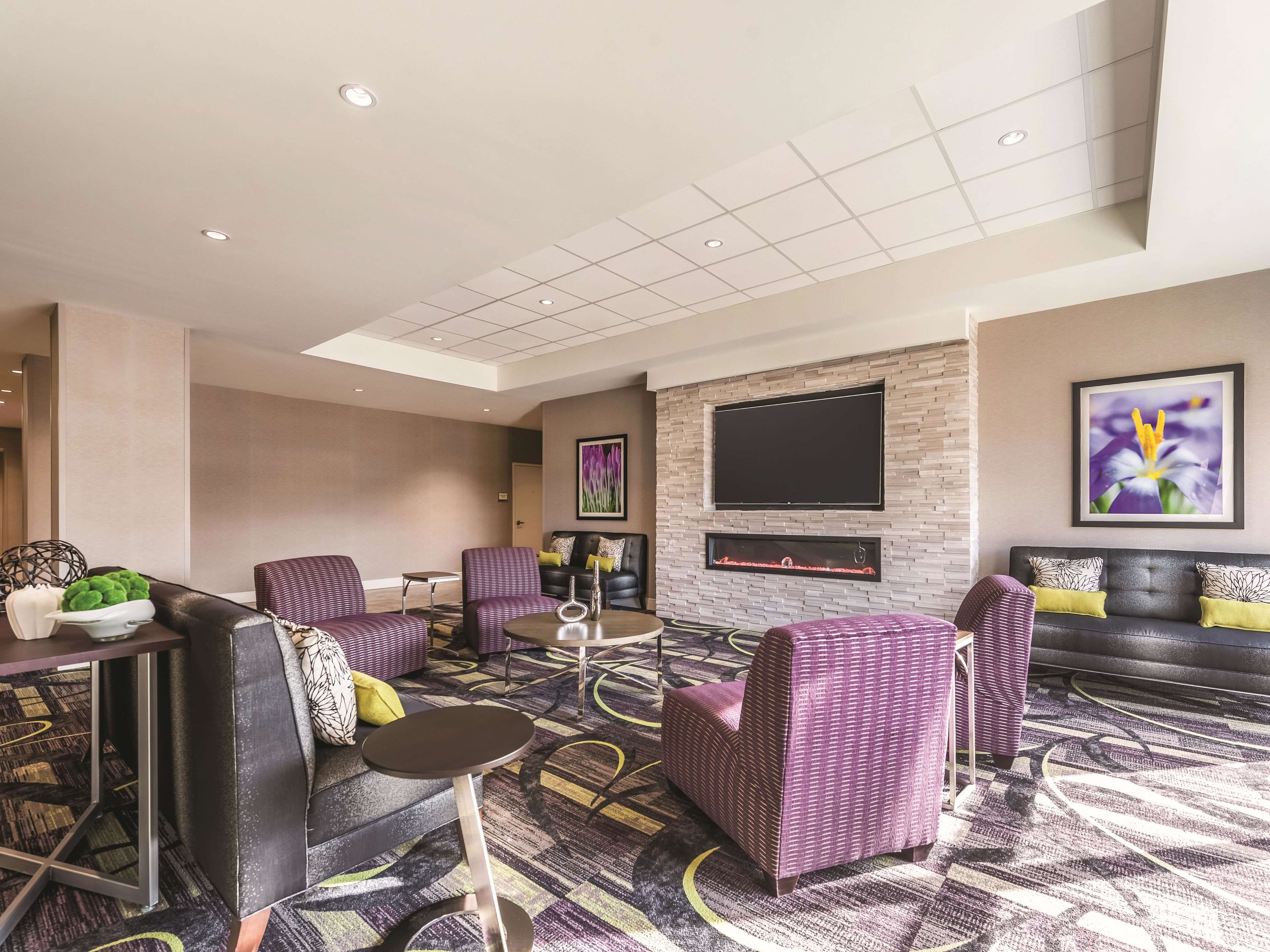 La Quinta Inn & Suites by Wyndham Cincinnati Sharonville