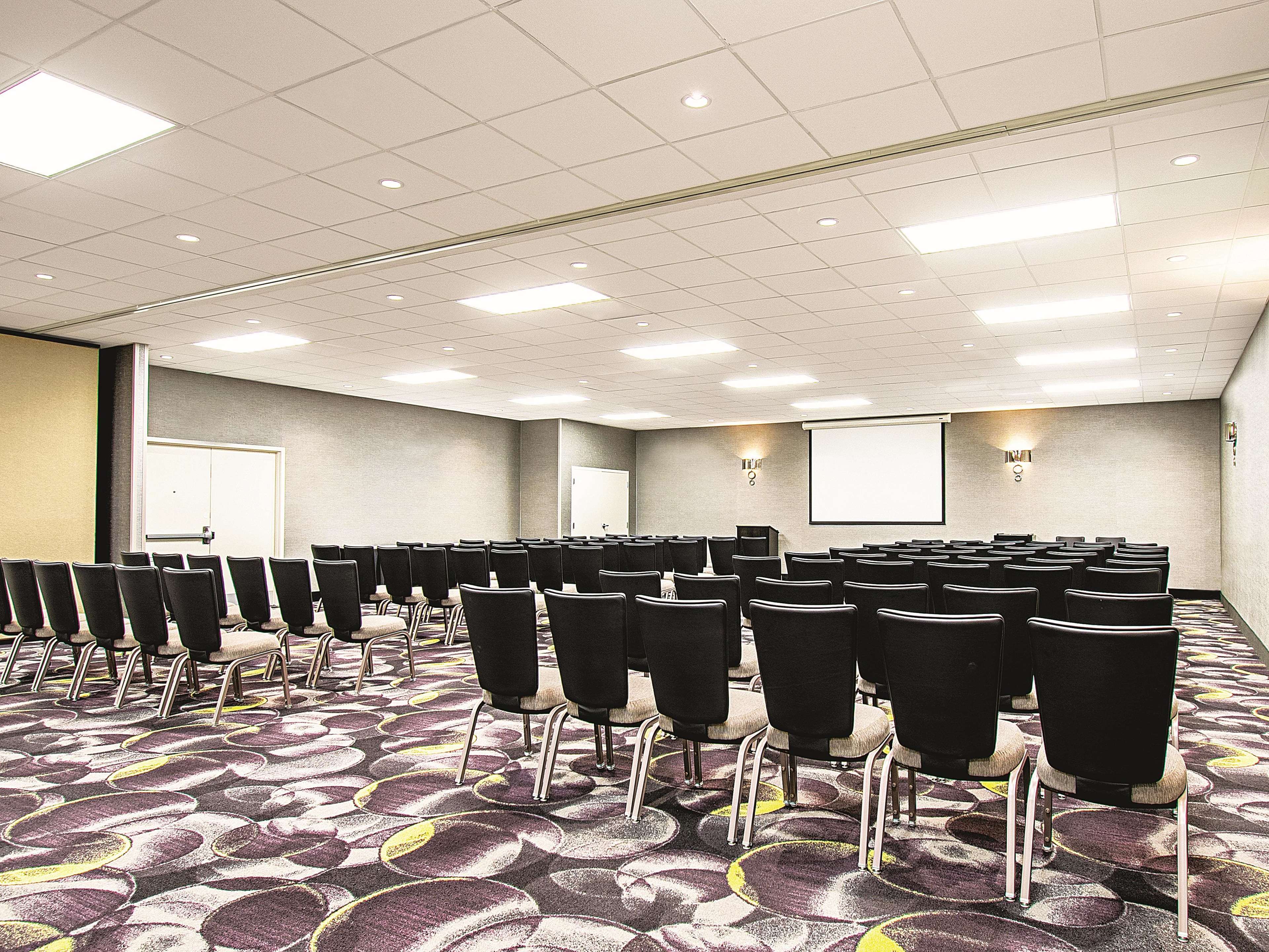 La Quinta Inn & Suites by Wyndham Cincinnati Sharonville