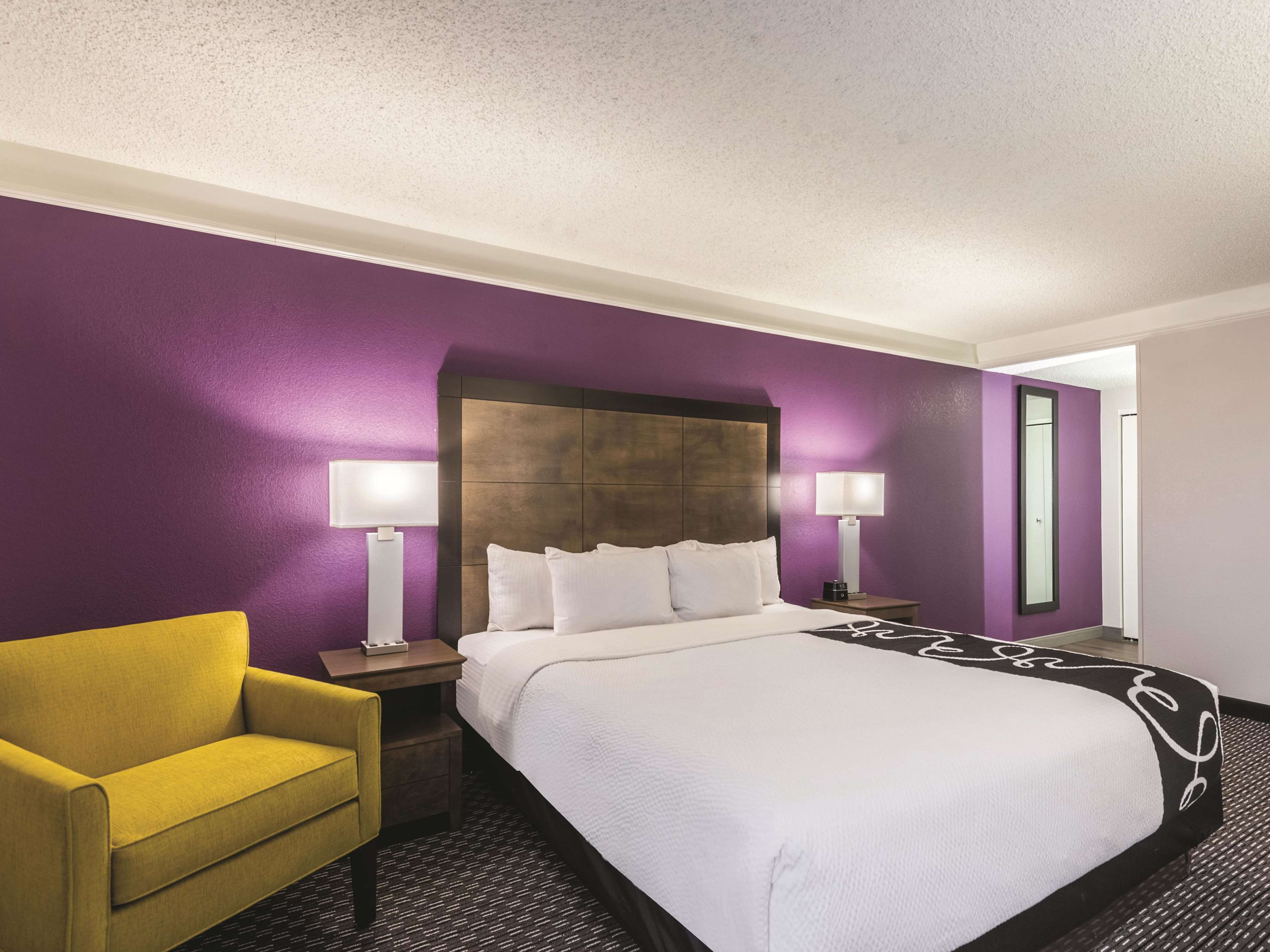 La Quinta Inn & Suites by Wyndham Cincinnati Sharonville