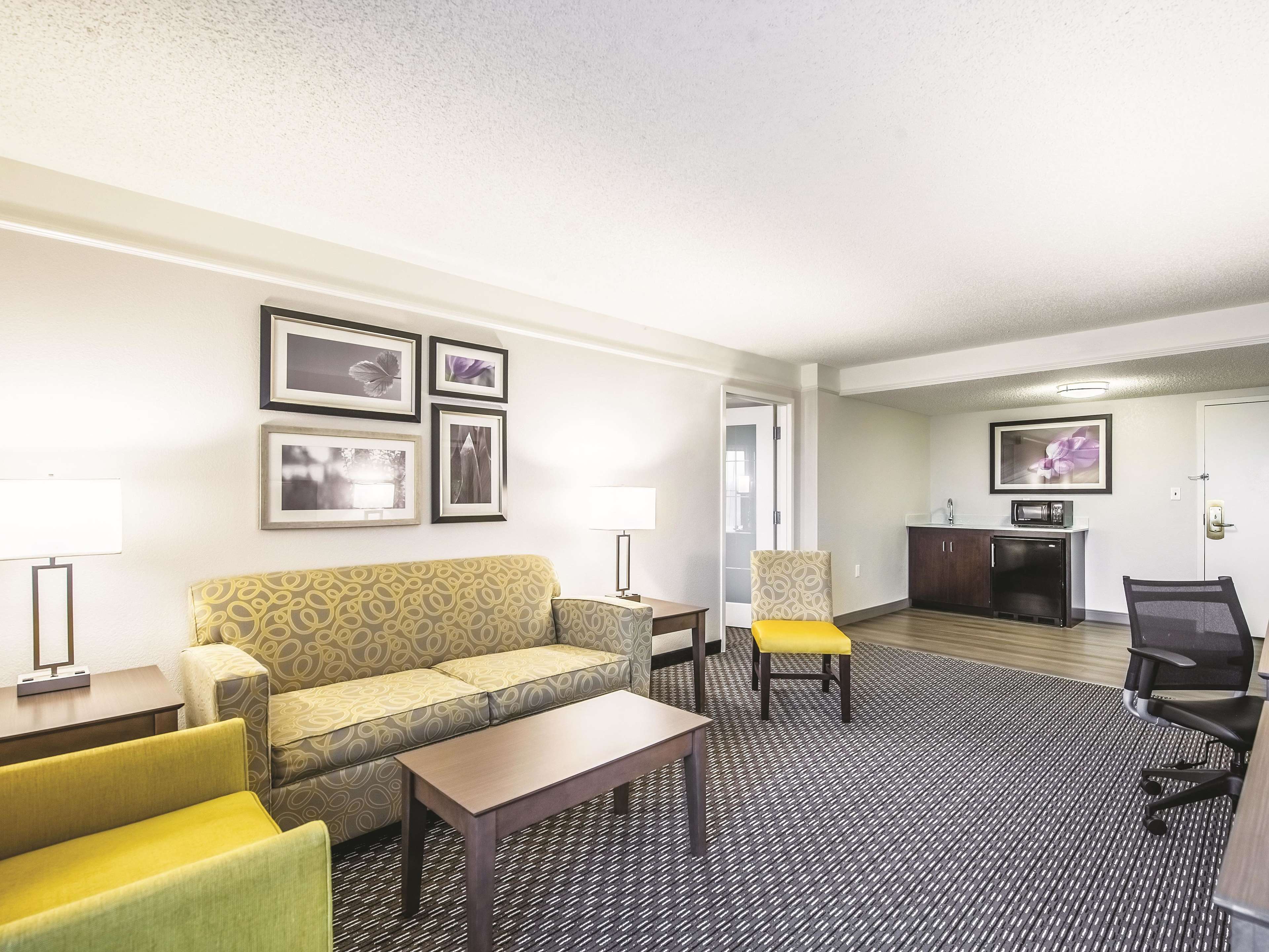 La Quinta Inn & Suites by Wyndham Cincinnati Sharonville
