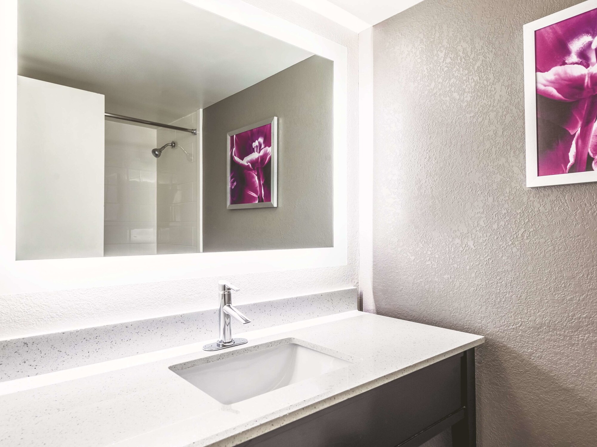 La Quinta Inn & Suites by Wyndham Cincinnati Sharonville