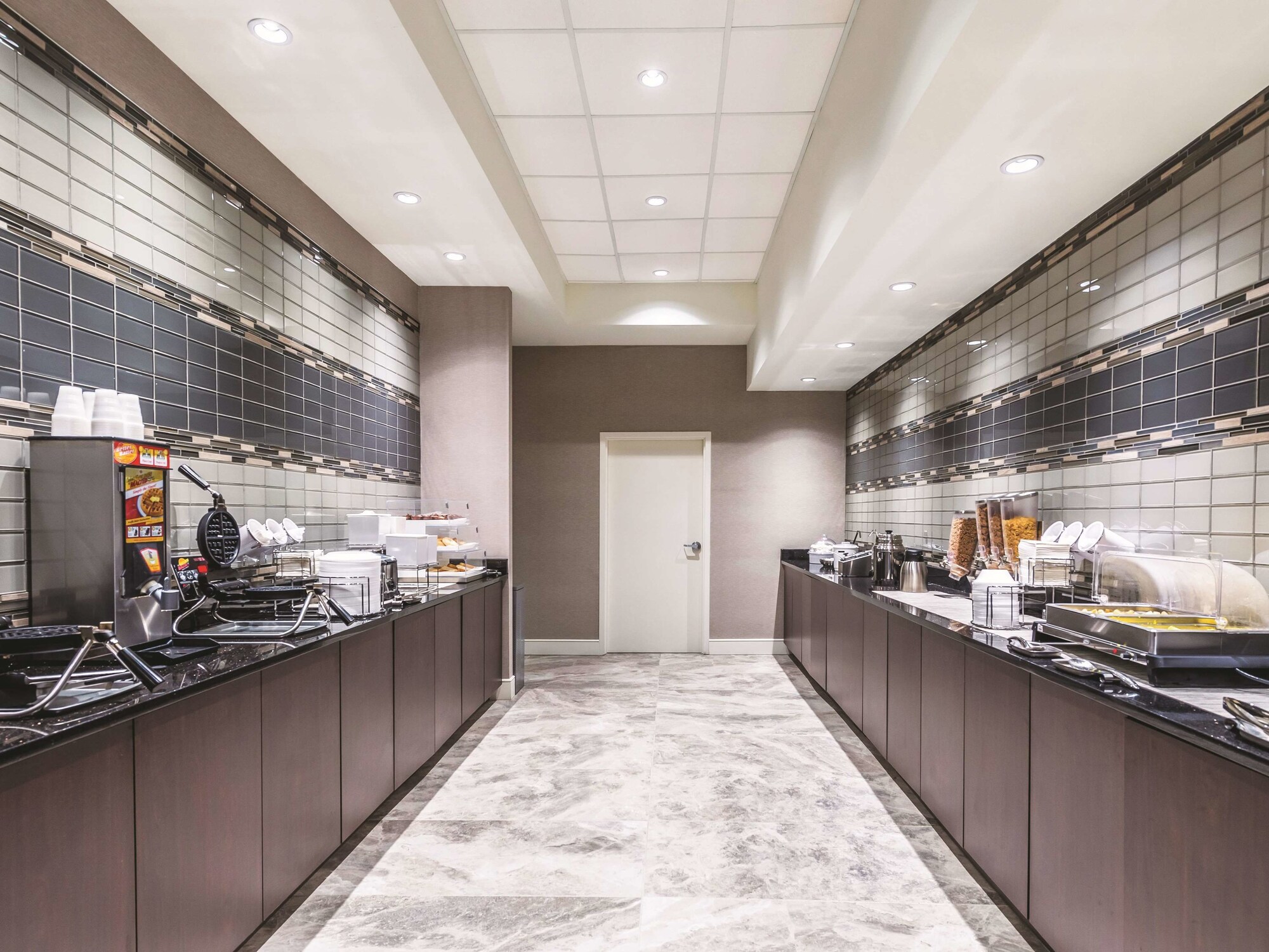 La Quinta Inn & Suites by Wyndham Cincinnati Sharonville