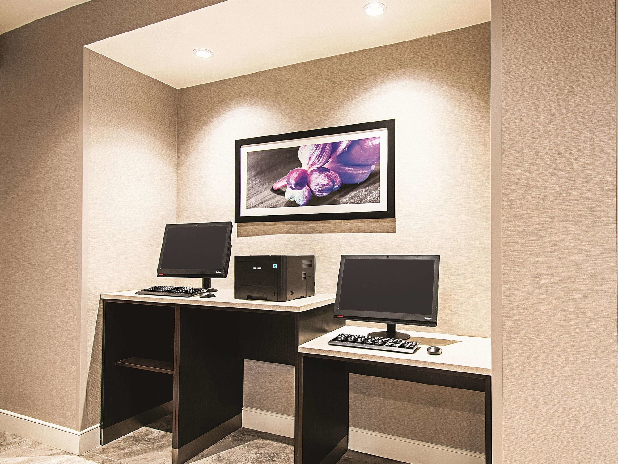 La Quinta Inn & Suites by Wyndham Cincinnati Sharonville