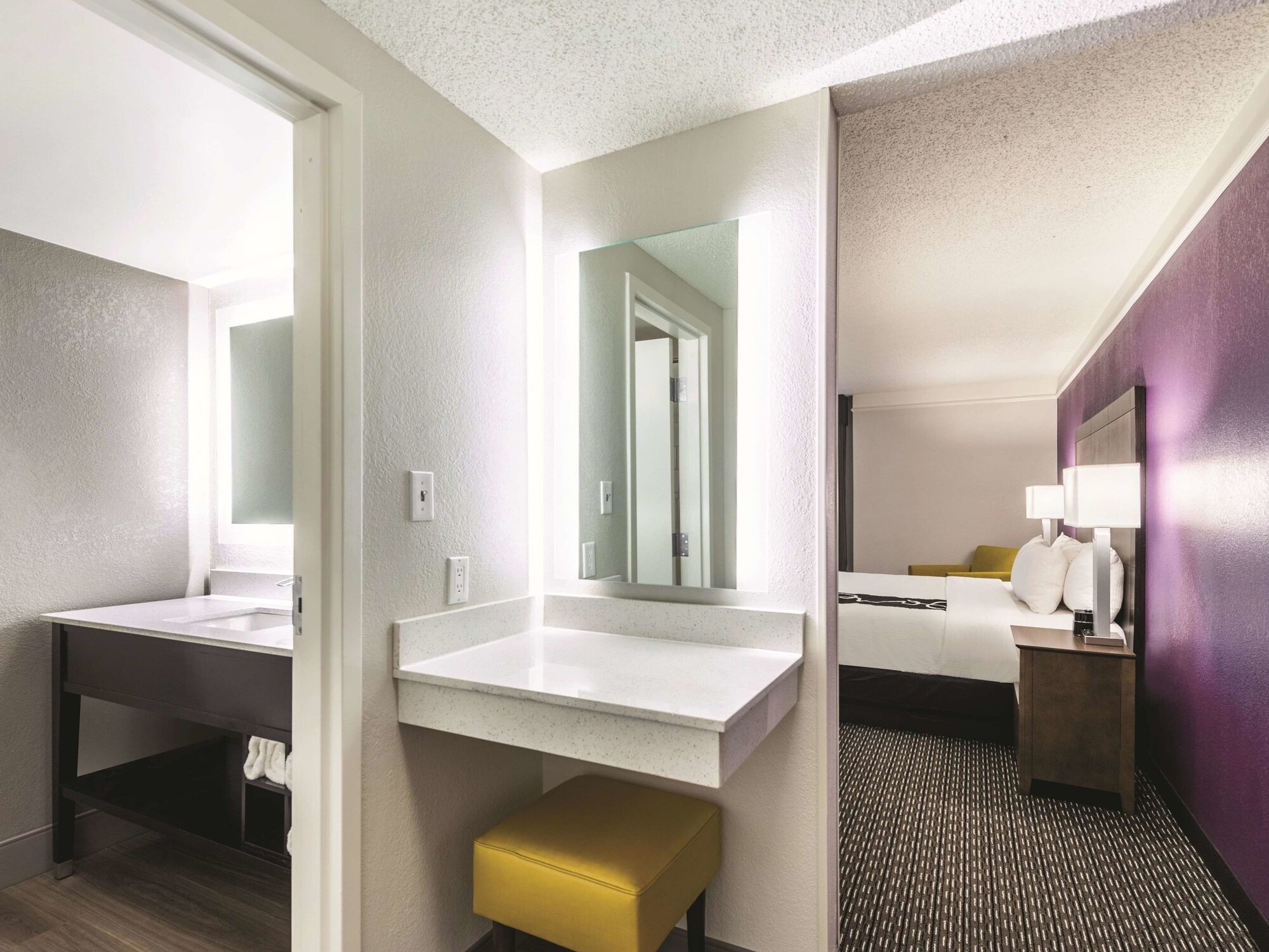 La Quinta Inn & Suites by Wyndham Cincinnati Sharonville