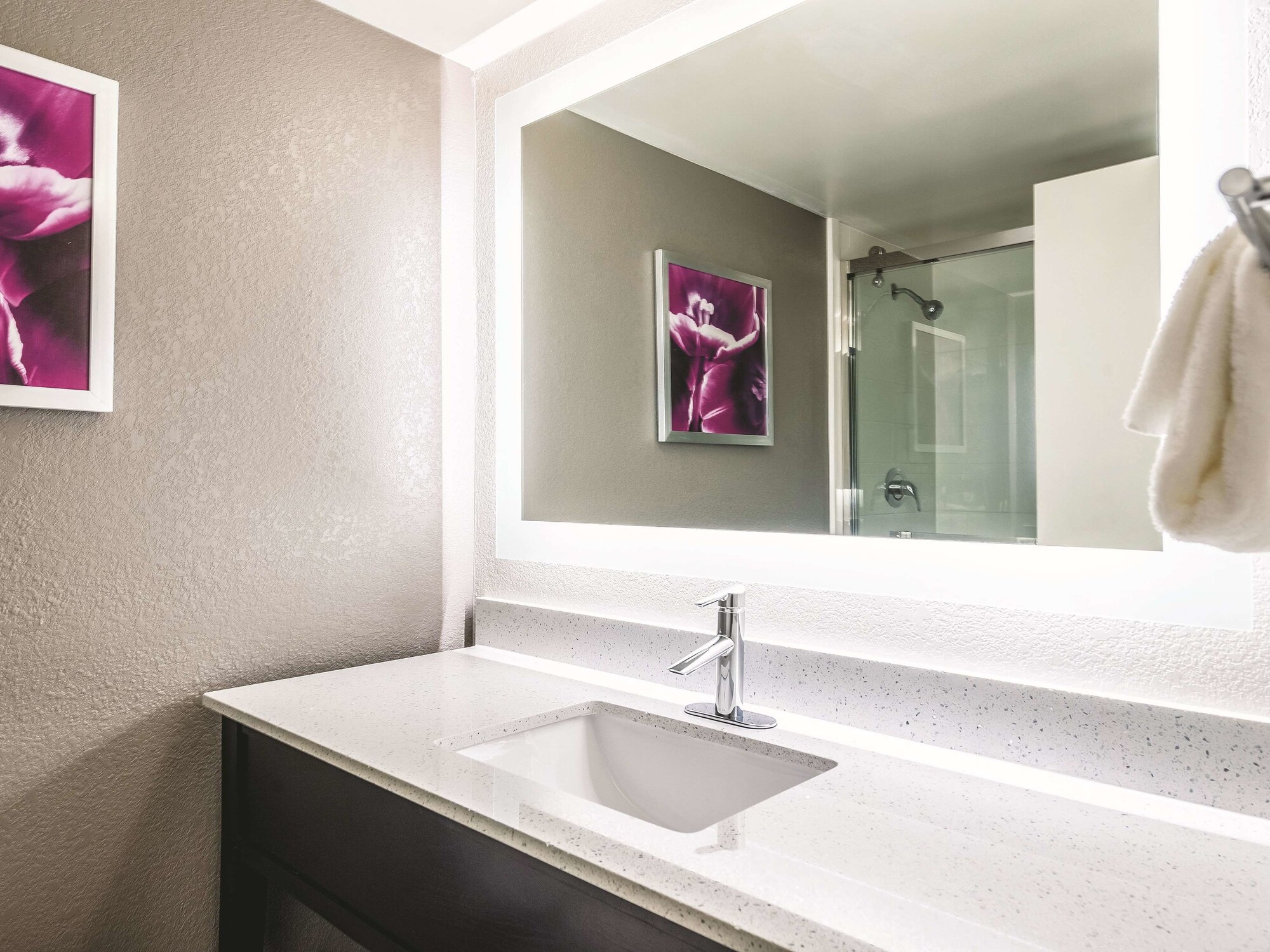 La Quinta Inn & Suites by Wyndham Cincinnati Sharonville