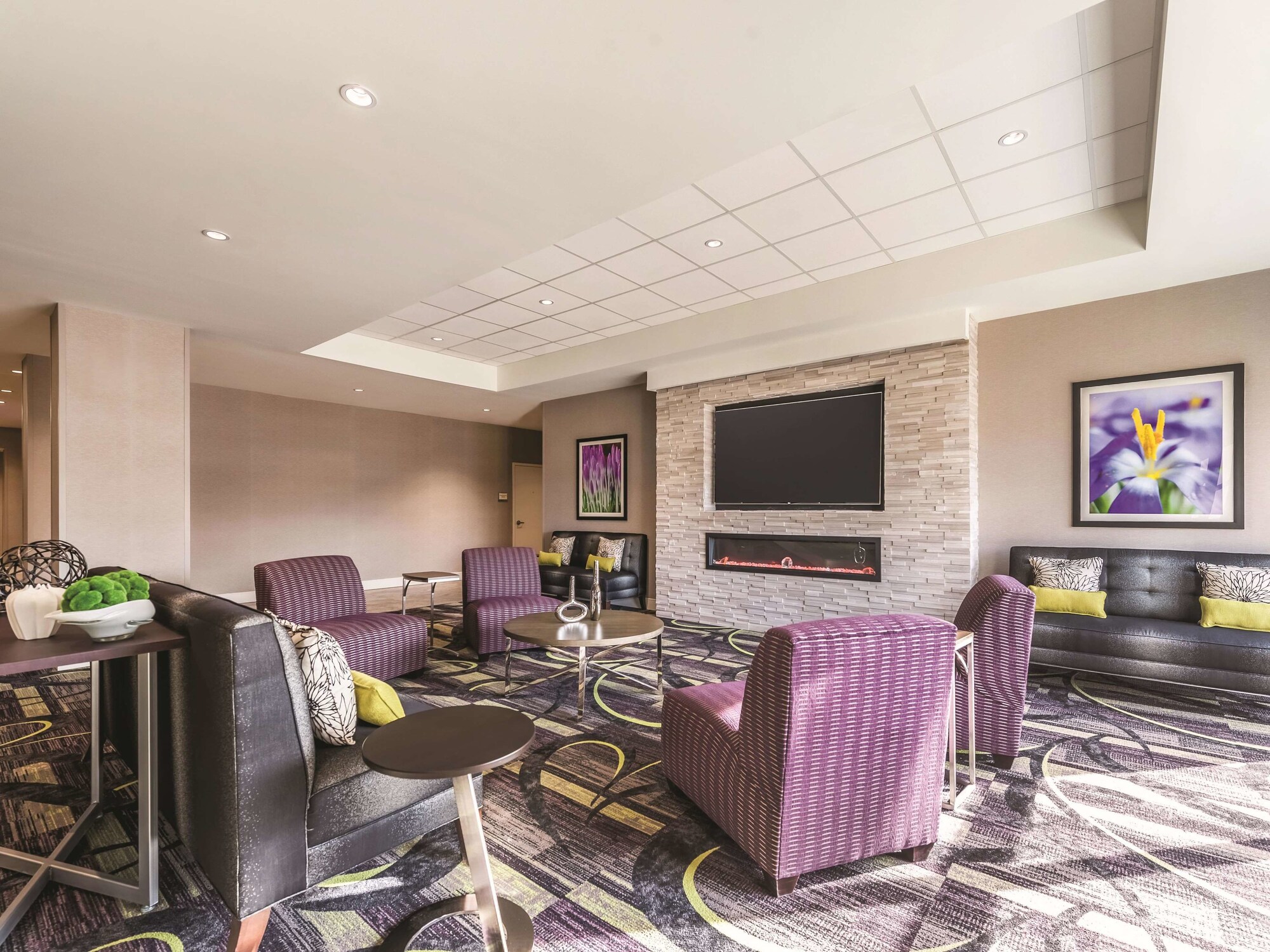 La Quinta Inn & Suites by Wyndham Cincinnati Sharonville