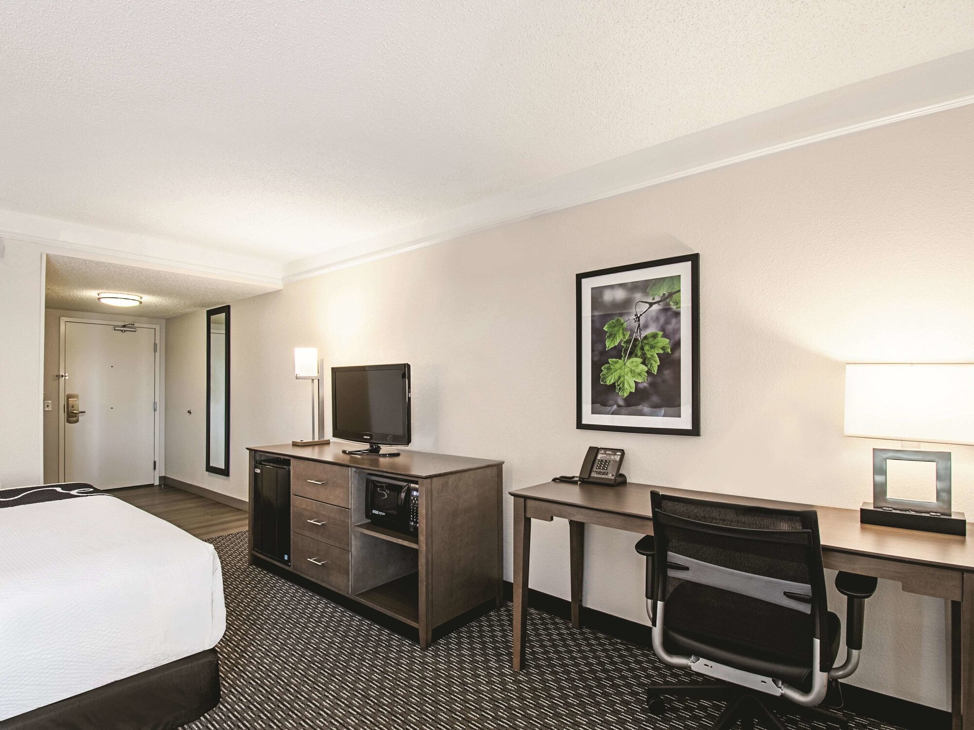 La Quinta Inn & Suites by Wyndham Cincinnati Sharonville