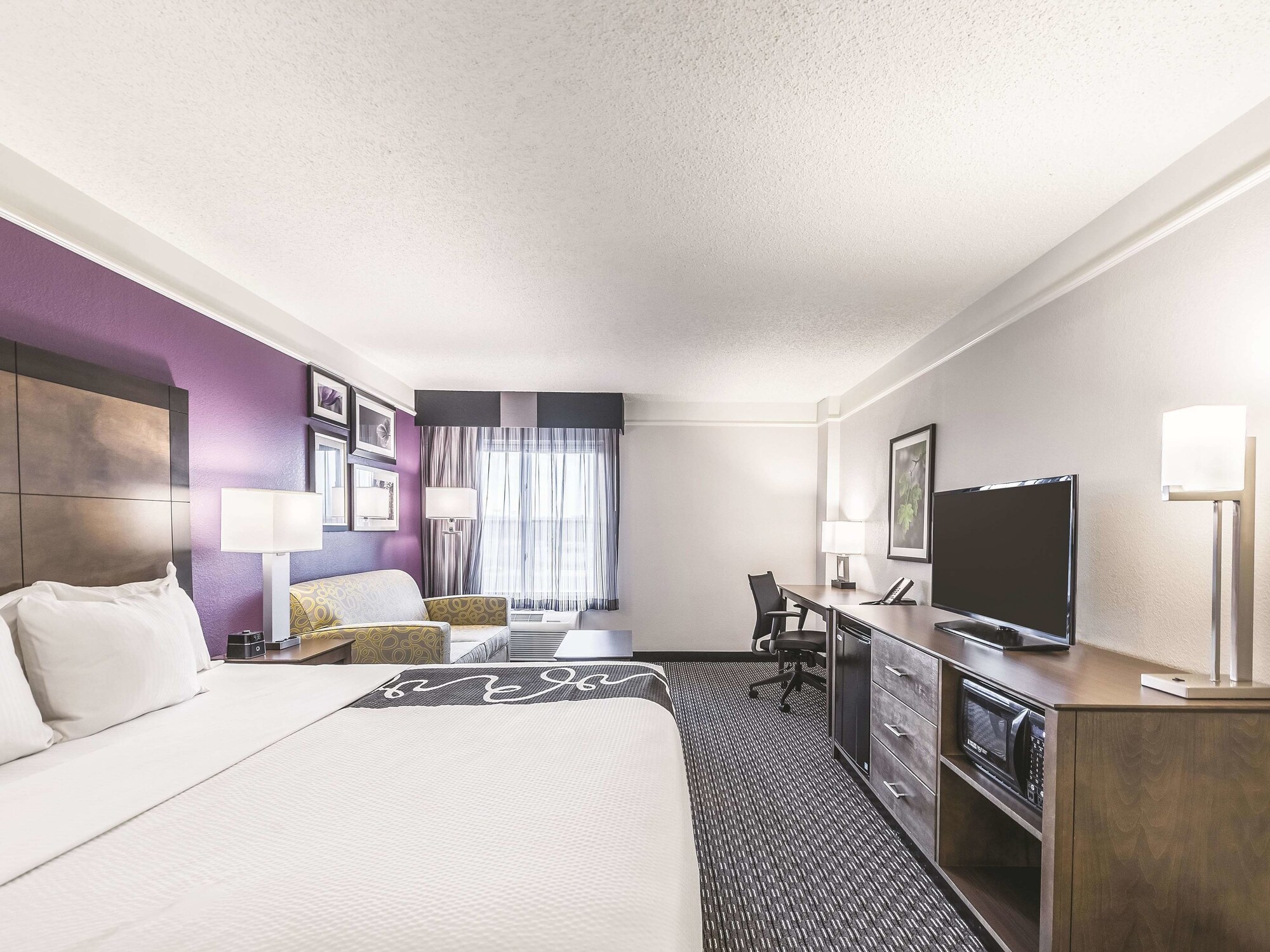 La Quinta Inn & Suites by Wyndham Cincinnati Sharonville