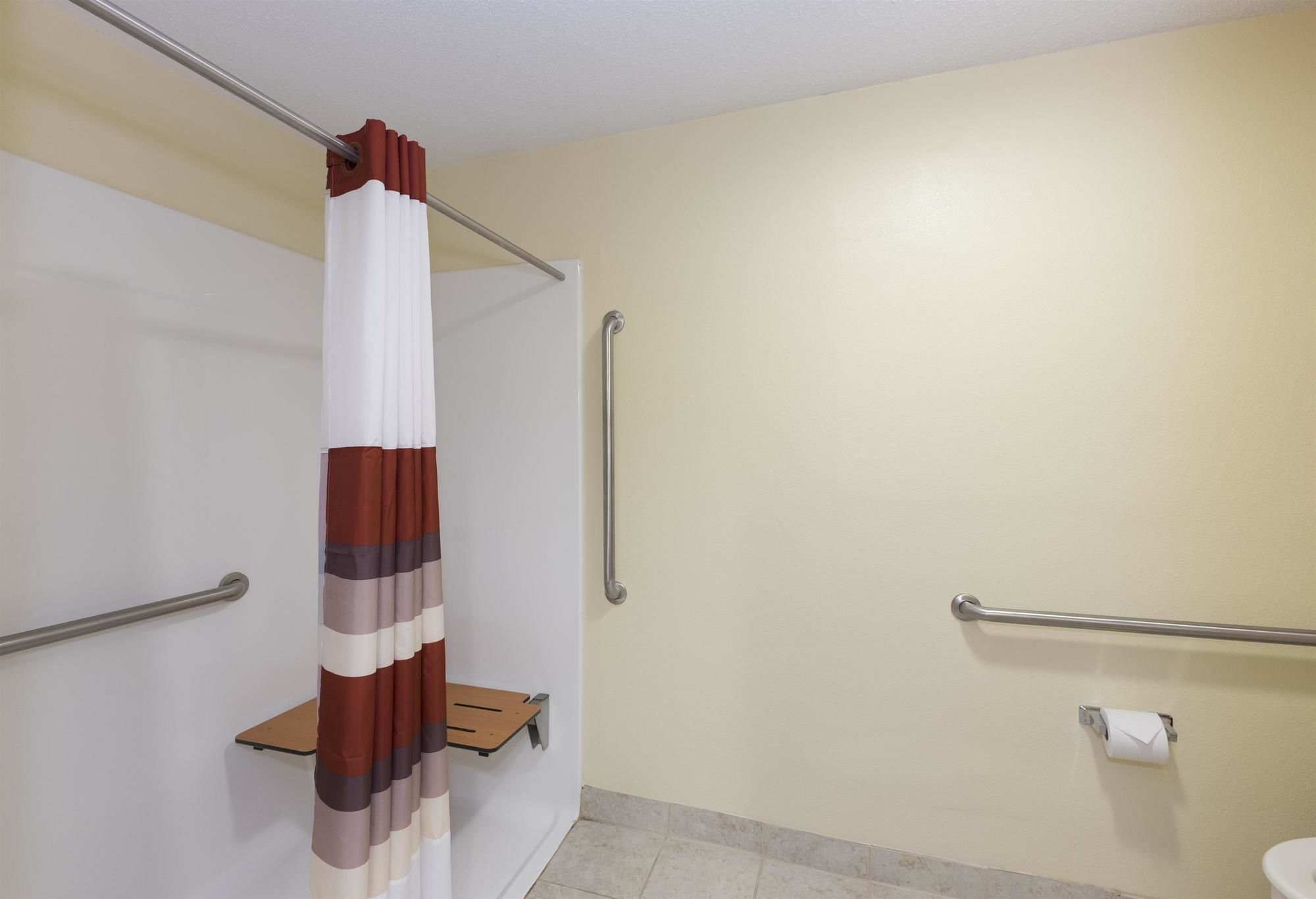 Red Roof Inn & Suites Cincinnati North - Mason