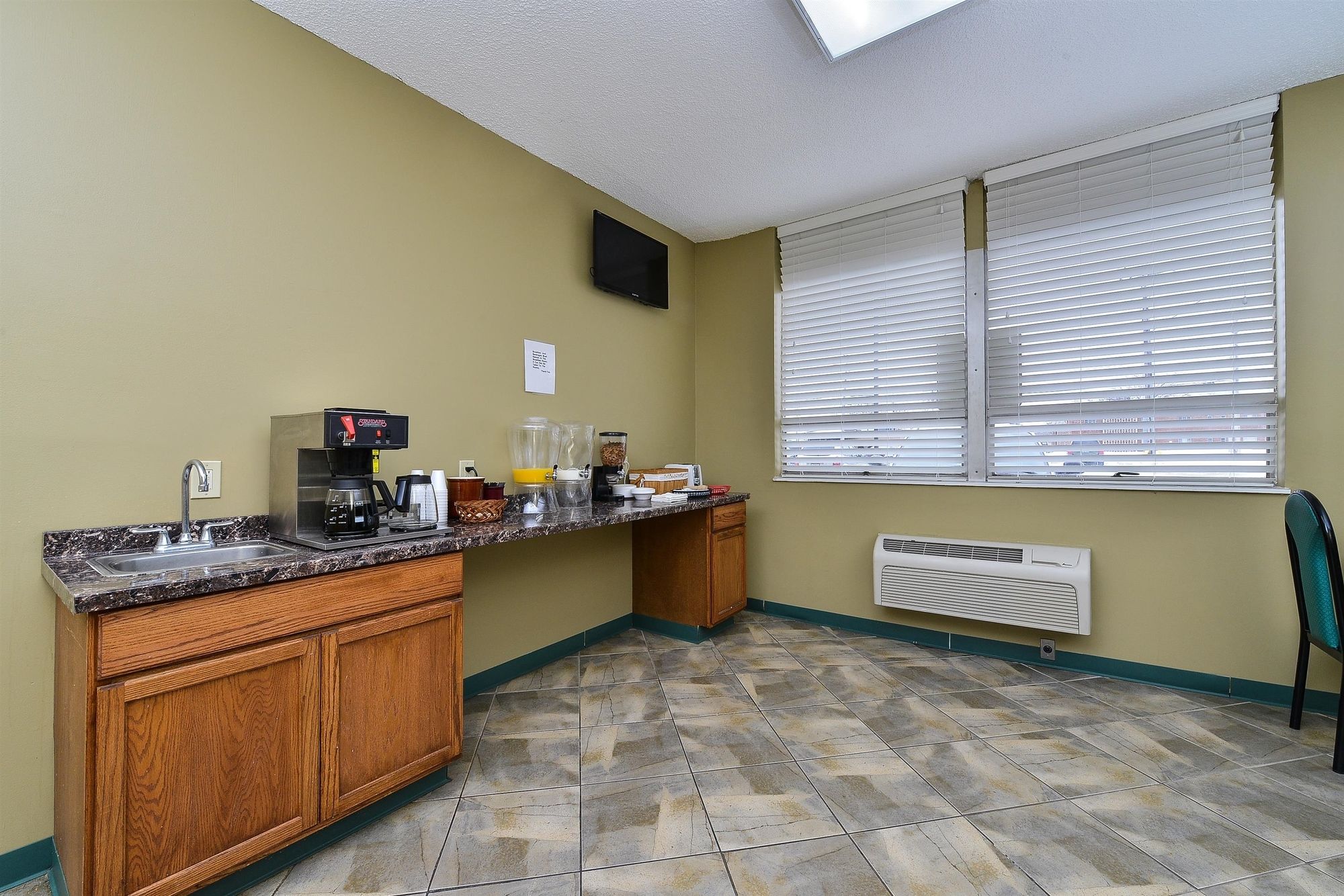 Travelodge by Wyndham Cleveland Airport