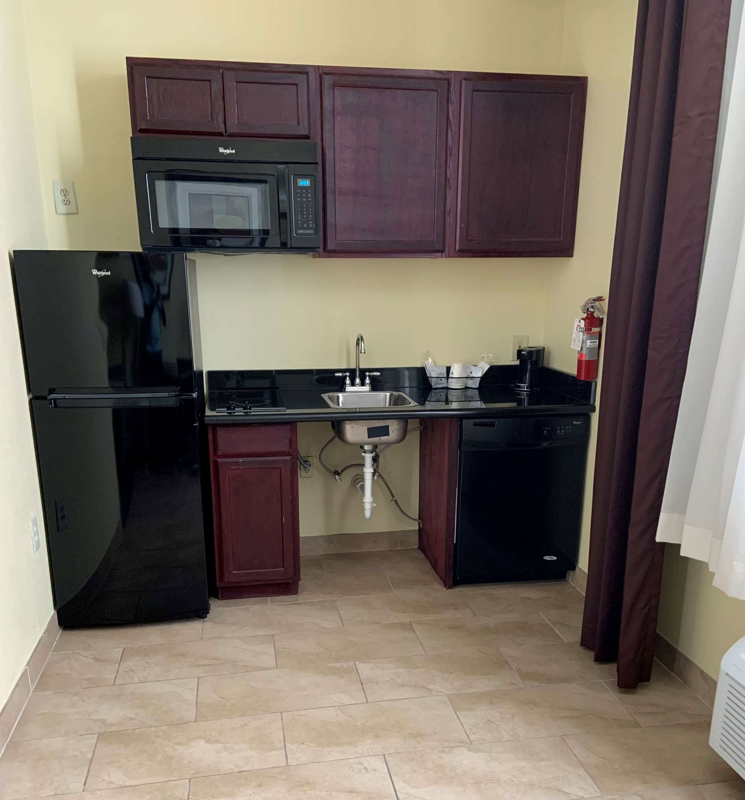 Best Western Airport Inn & Suites Cleveland