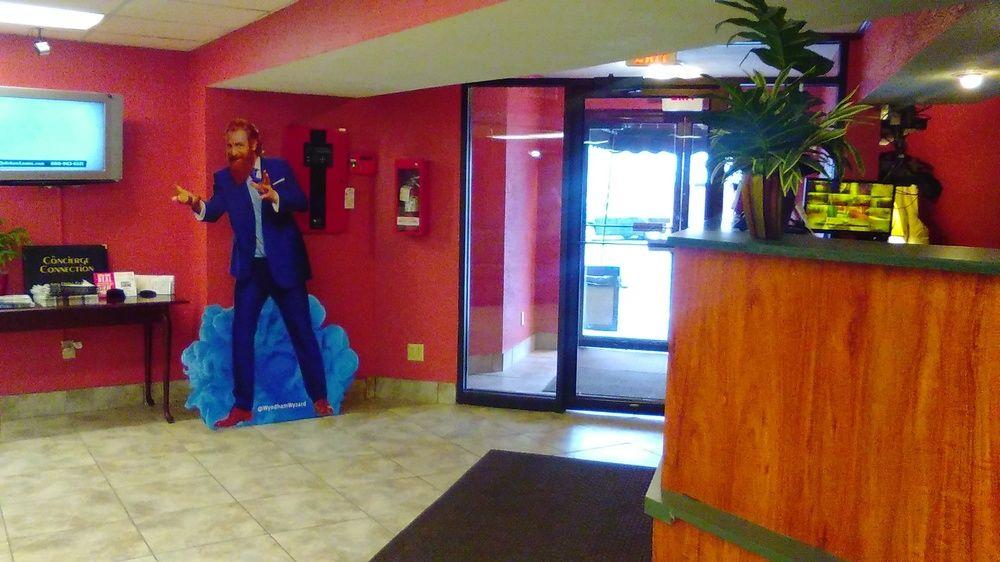 Days Inn by Wyndham Cleveland Lakewood