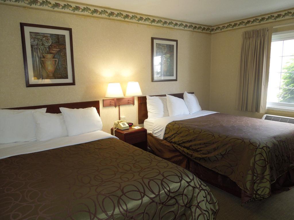 Days Inn by Wyndham Cleveland Lakewood