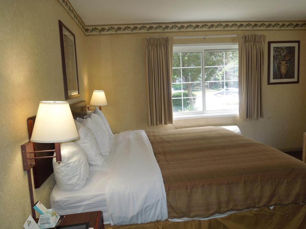 Days Inn by Wyndham Cleveland Lakewood