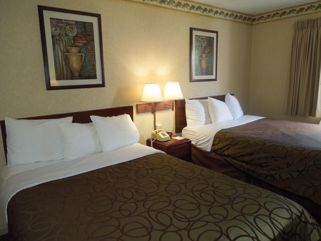 Days Inn by Wyndham Cleveland Lakewood