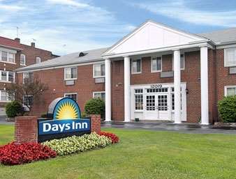Days Inn by Wyndham Cleveland Lakewood