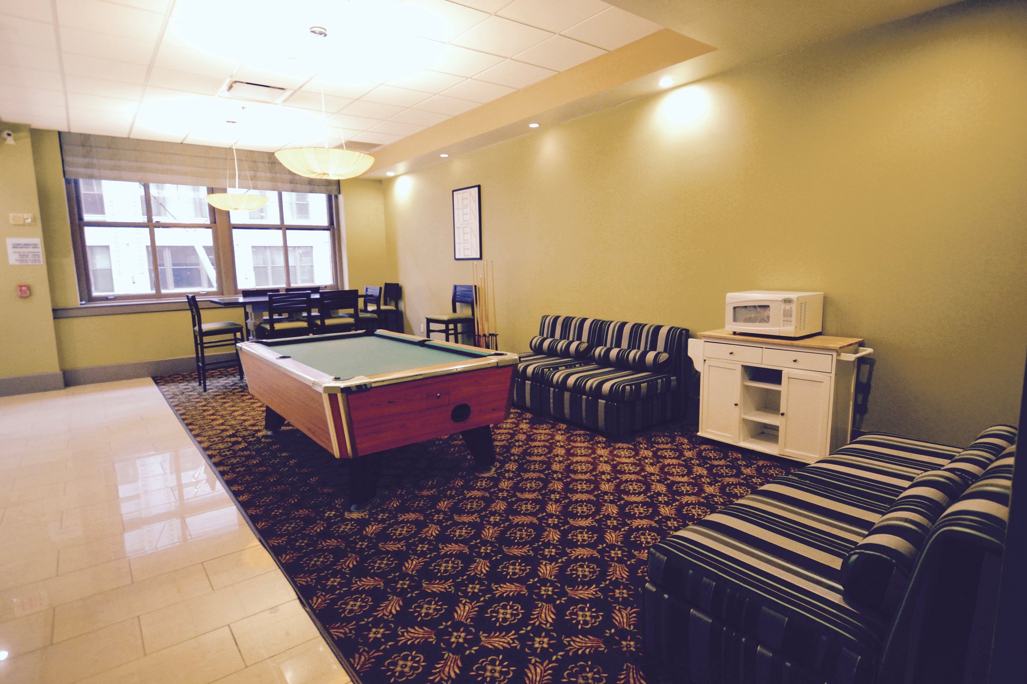 Holiday Inn Express & Suites Cleveland - Downtown